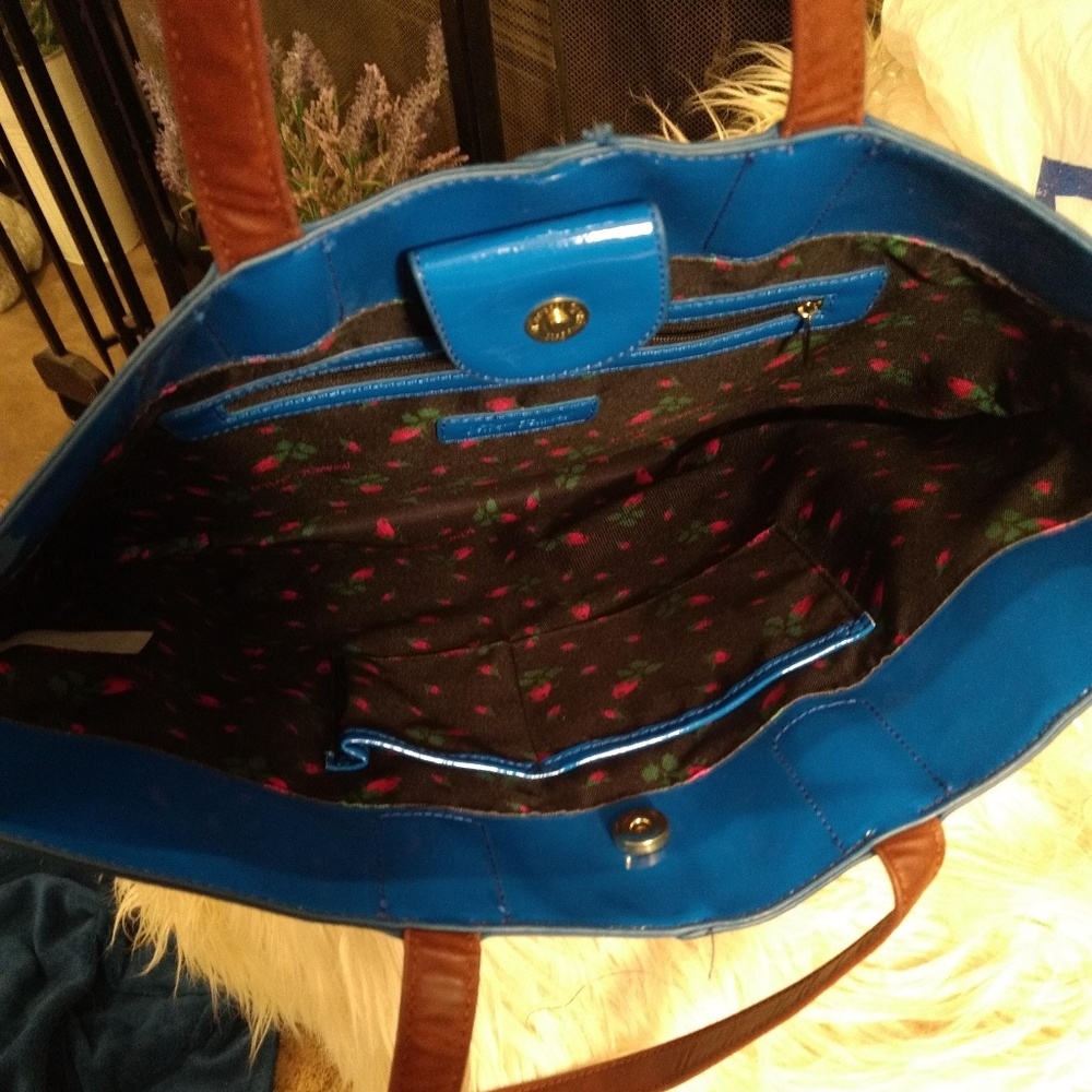 🔥👛BETSEY JOHNSON 👛🔥 - Picture 2 of 8
